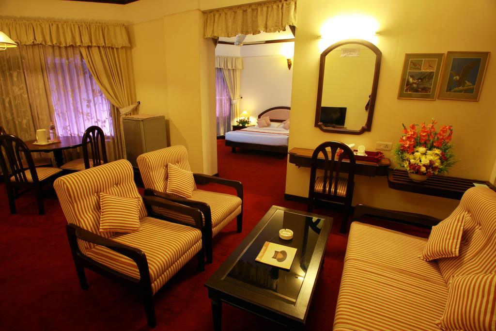 Manuelsons Malabar Palace Calicut Eksteriør billede