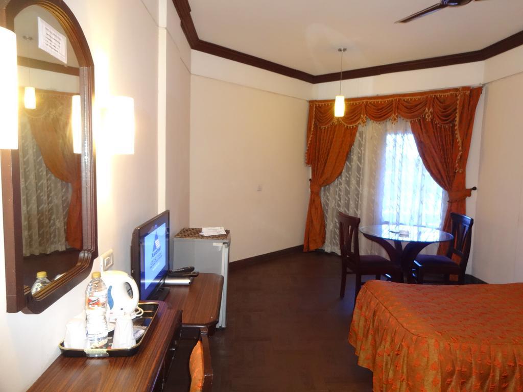 Manuelsons Malabar Palace Calicut Eksteriør billede