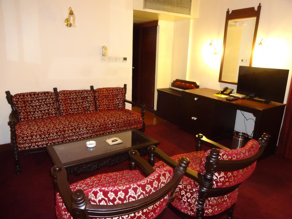 Manuelsons Malabar Palace Calicut Eksteriør billede